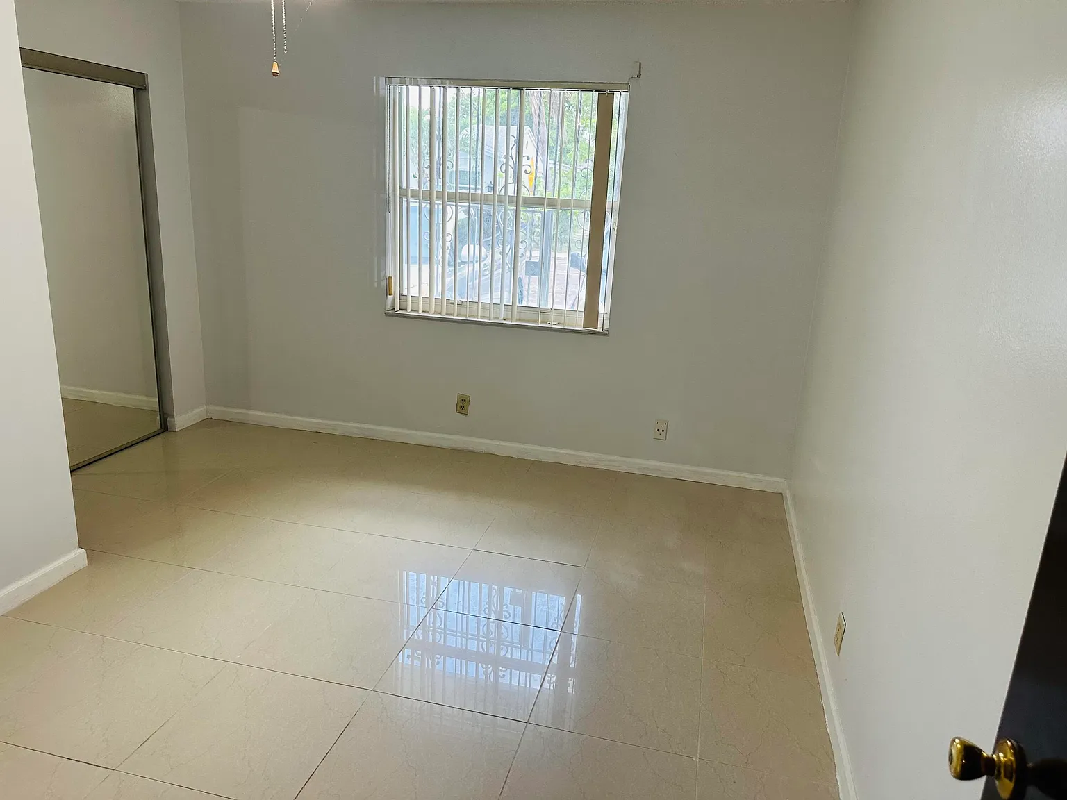 4 bed, 2.0 bath, 2521 sqft, $3,800 — Photo 4