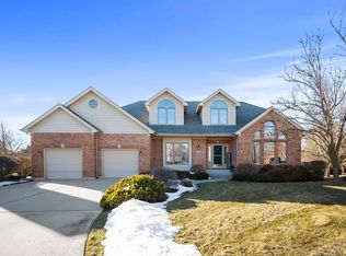 930 Burnham Ct, Aurora, IL 60502