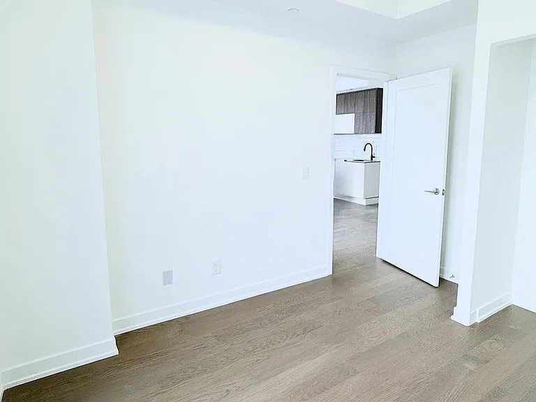 8888 Yonge St #902 — Photo 10