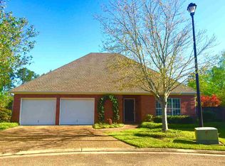 16 Spring Lake Cir, Pearl, MS 39208