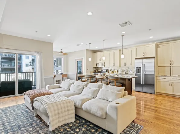 774 E 3rd St Unit 1, Boston, MA 02127