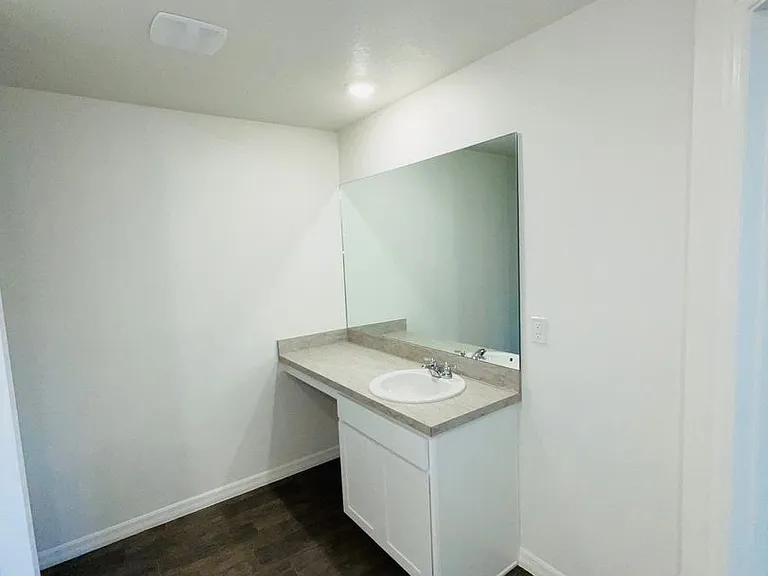 1701 SE Manth Ln — Photo 12