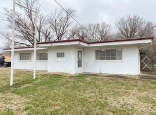 904 E 6th Ave, Emporia, KS 66801