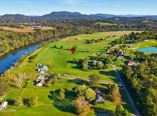 1021 Graves Rd, Strawberry Plains, TN 37871