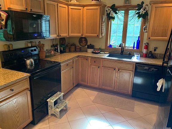 4th image of 63 Heritage Ln