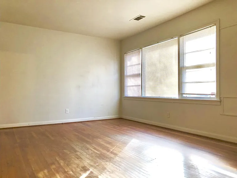1831 Center Ave — Photo 6