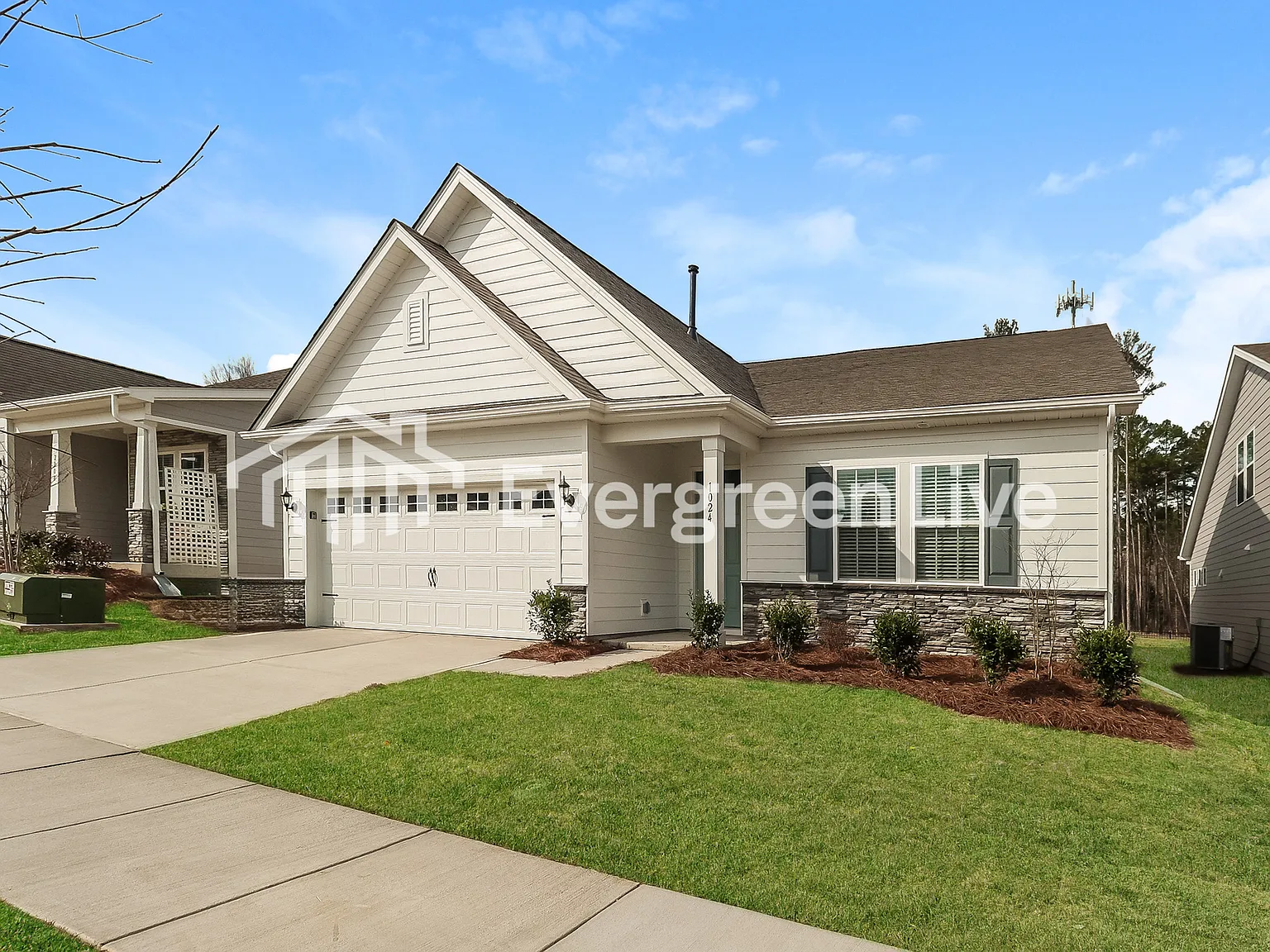 3 bed, 2.0 bath, 2015 sqft, $2,195 — Photo 2