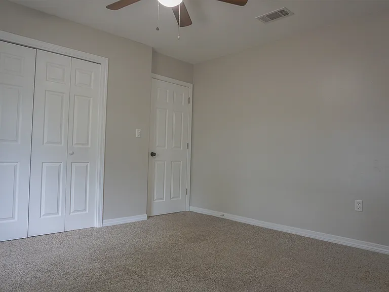 6115 Willow Ln N — Photo 13