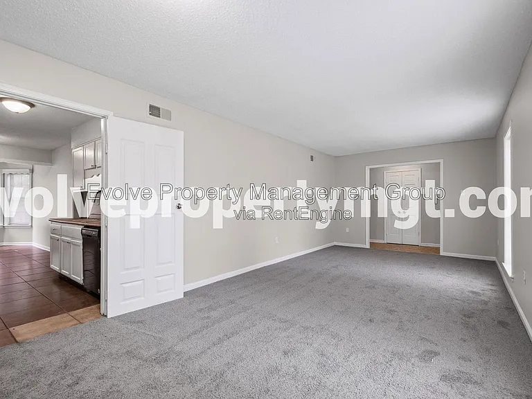5331 Pipers Gap Dr — Photo 7