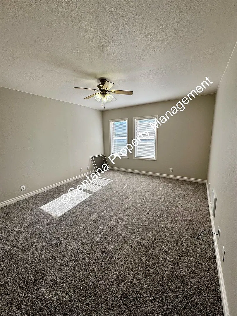 418 E Second St — Photo 2