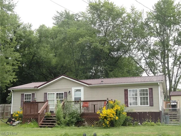 206 Liberty Ave, Chester, WV 26034