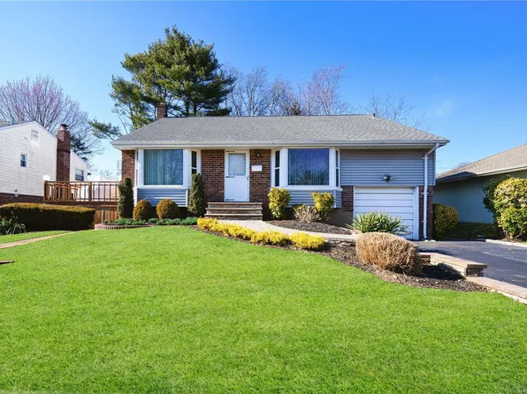 17 Ellis Drive, Syosset, NY 11791