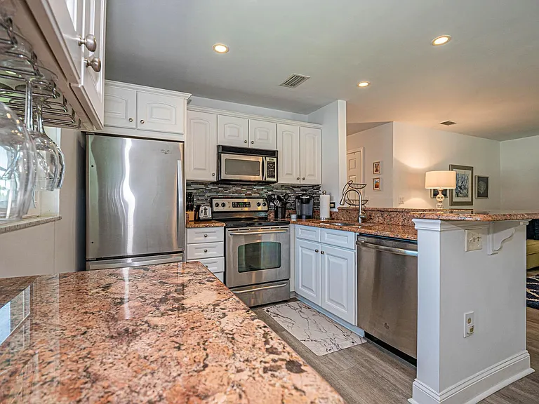 20 Pine Arbor Ln #202 — Photo 11