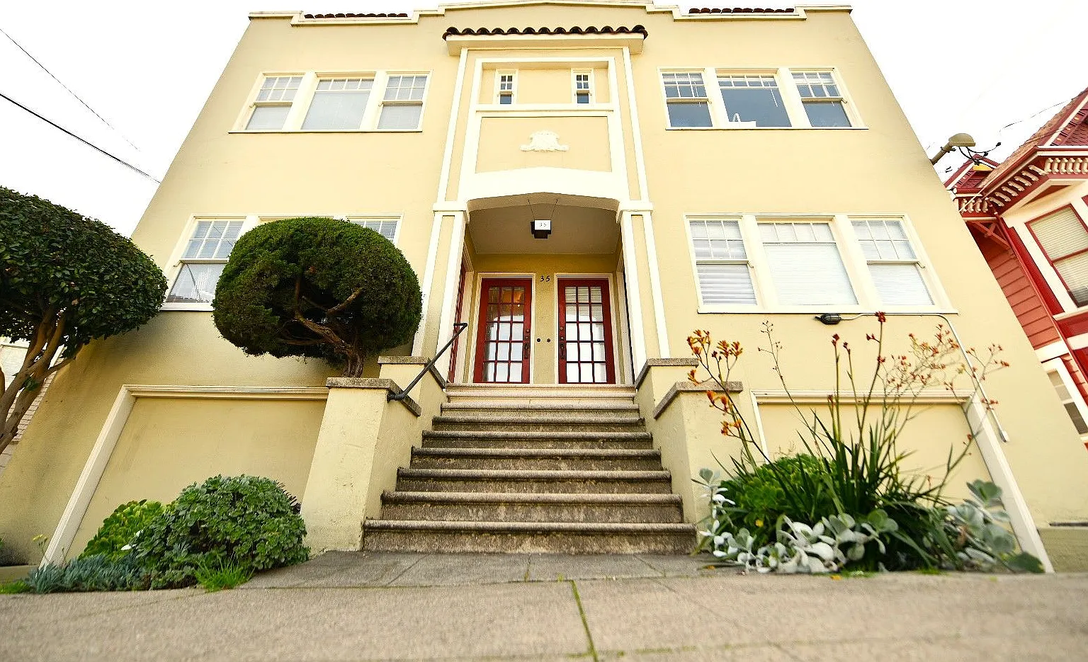 20p001 - 33-35 Yosemite Ave. — Photo 1