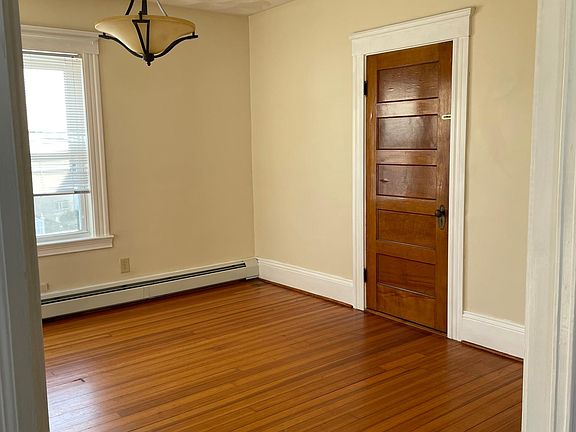 4th image of 17 Byron Ave Floor 2