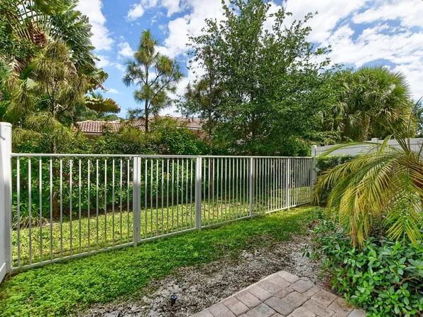 100 NW 69th Circle #15, Boca Raton, FL 33487