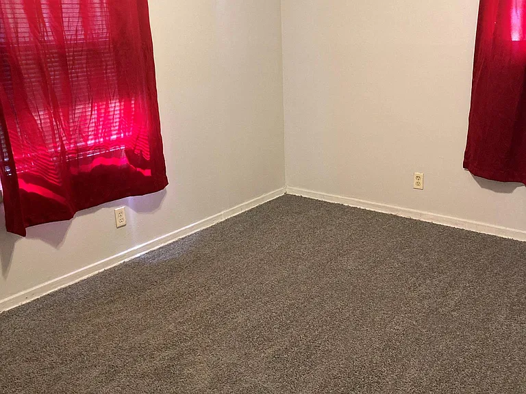 115 Kingsbury Cir — Photo 11