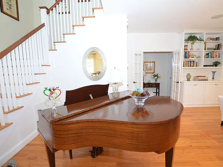 135 E Ave — Photo 10