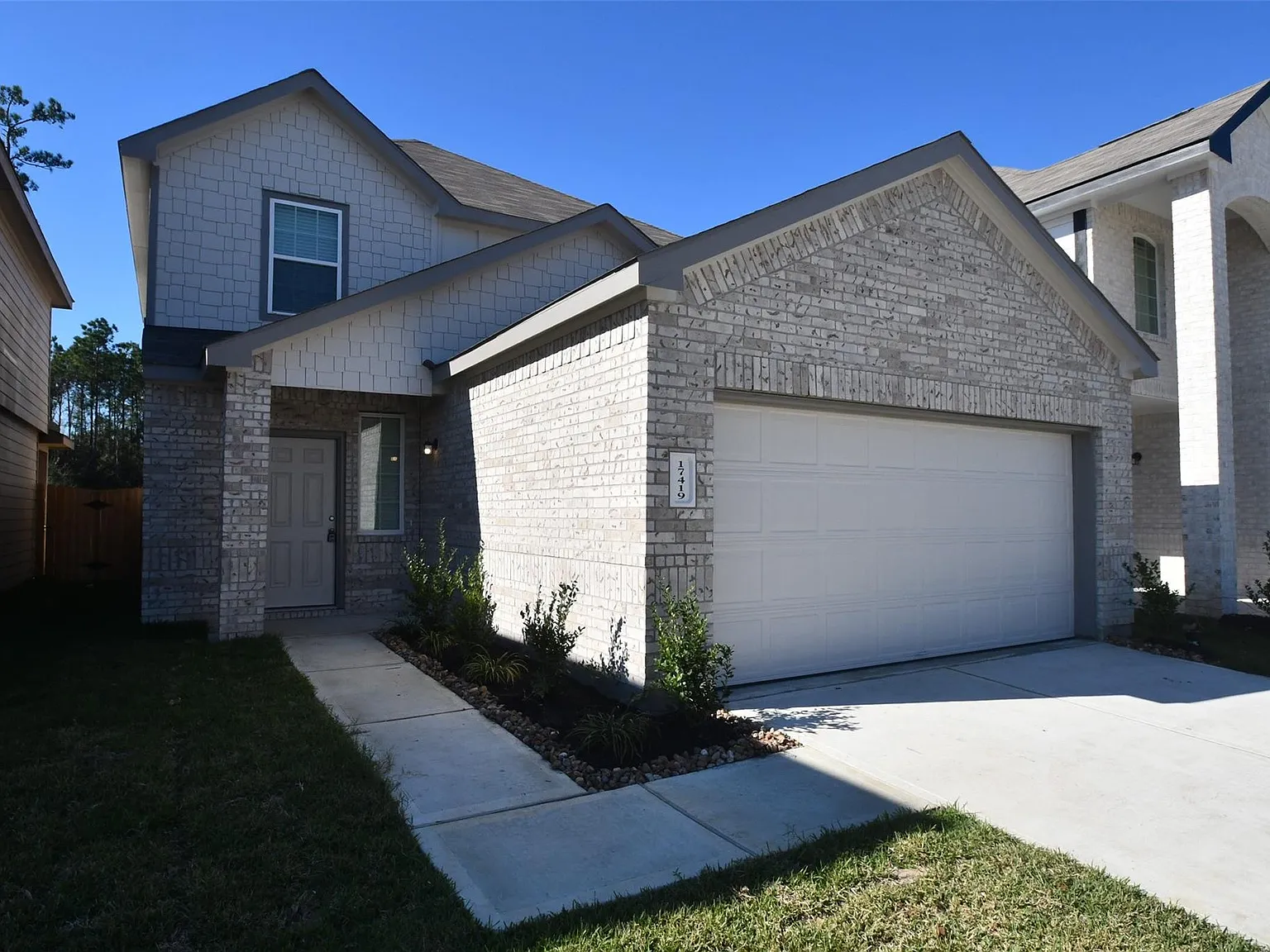 5 bed, 2.5 bath, 1854 sqft, $2,695 — Photo 1