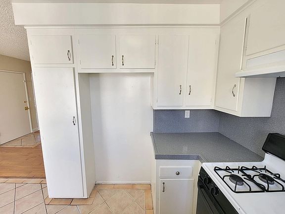 3rd image of 7531 Canby Ave APT 18