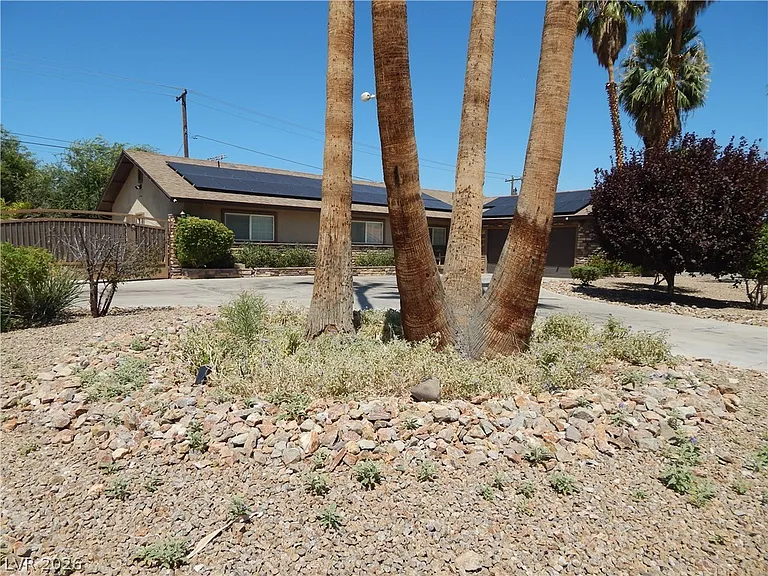 2712 W Oakey Blvd — Photo 22