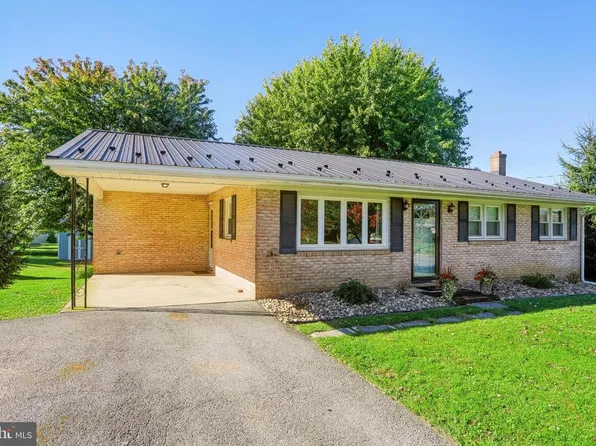 1250 Marvern Dr W, Chambersburg, PA 17202