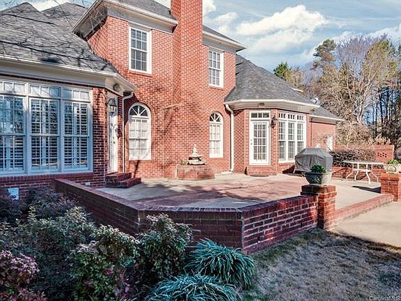 3rd image of 1717 White Pond Ln