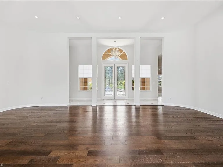 25820 Creekbend Dr — Photo 4