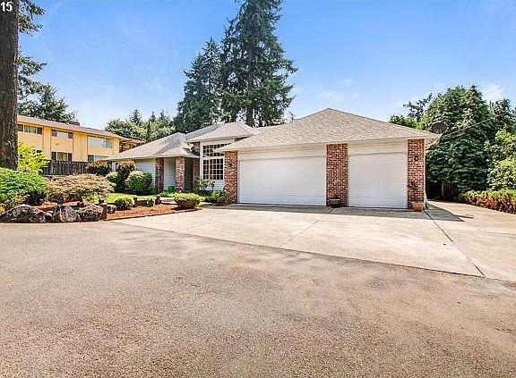 2nd image of 3050 SE Laurelwood Dr