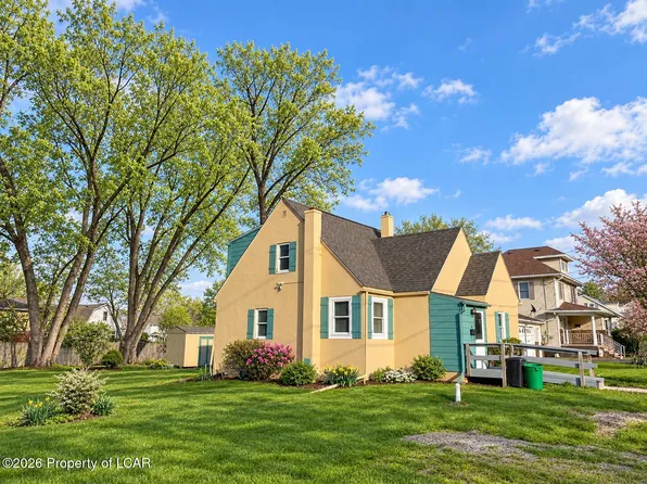 66 Park St, Dallas, PA 18612