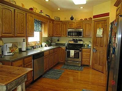 3rd image of 109 Lakeside Ct
