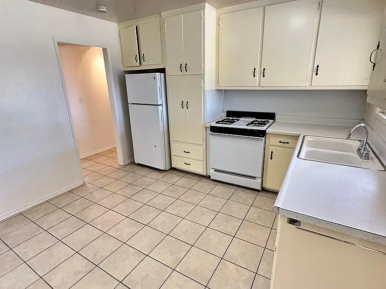 1696 Buckeye Dr — Photo 3