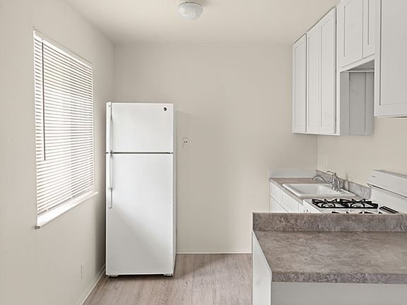 2nd image of 2925 E 19th St APT 4