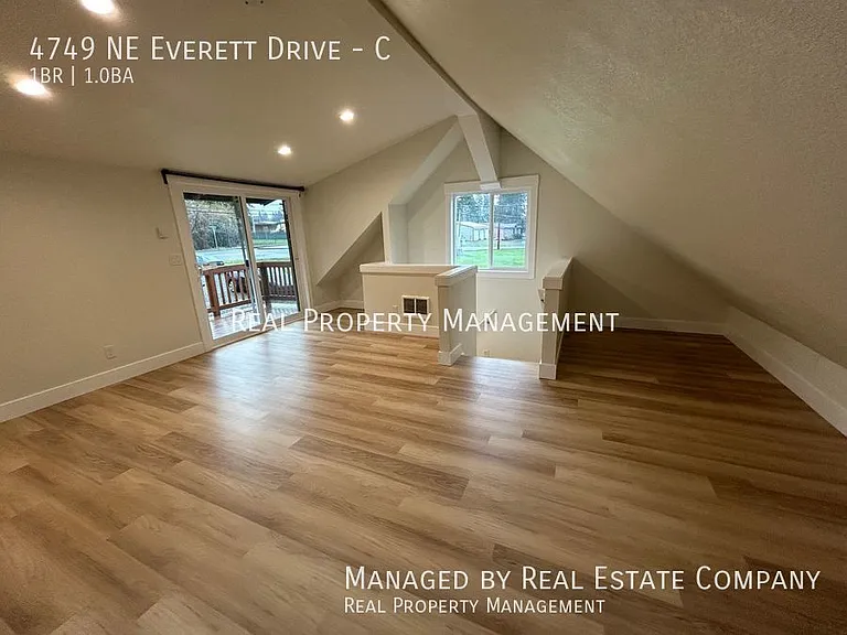 4749 NE Everett Dr #C — Photo 27