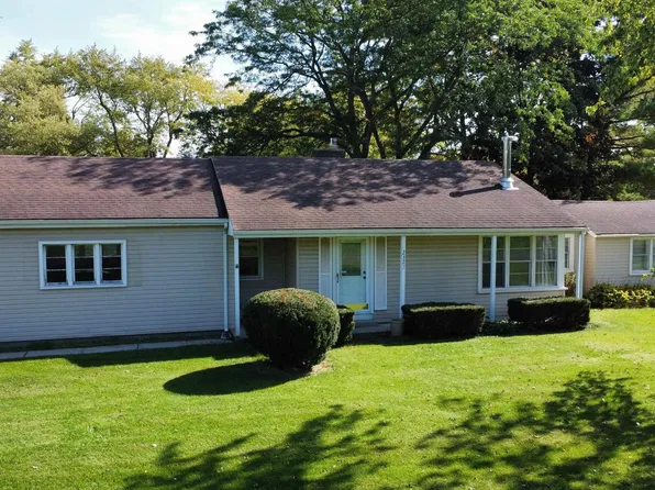 2327 Sunset Ln, Adrian, MI 49221