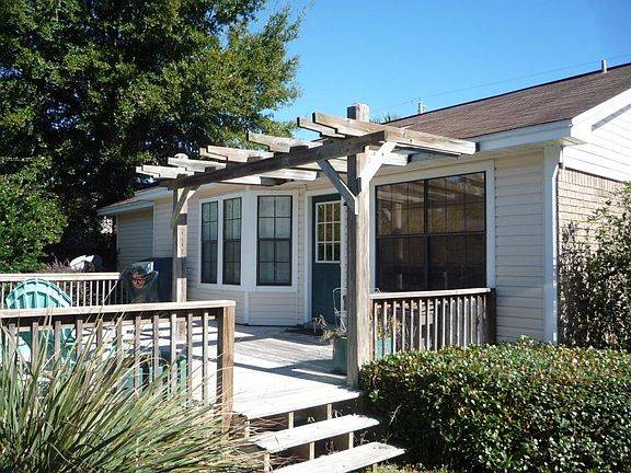 4th image of 1579 Kitty Hawk Dr