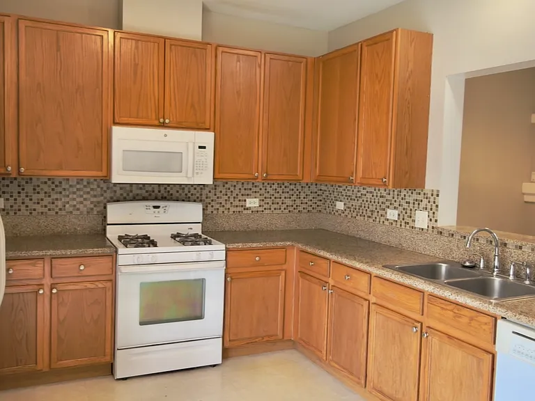 2204 W Concord Ln — Photo 5