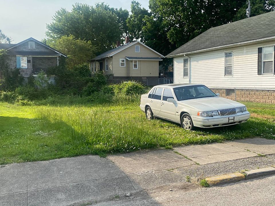 2nd image of 209 Elm St