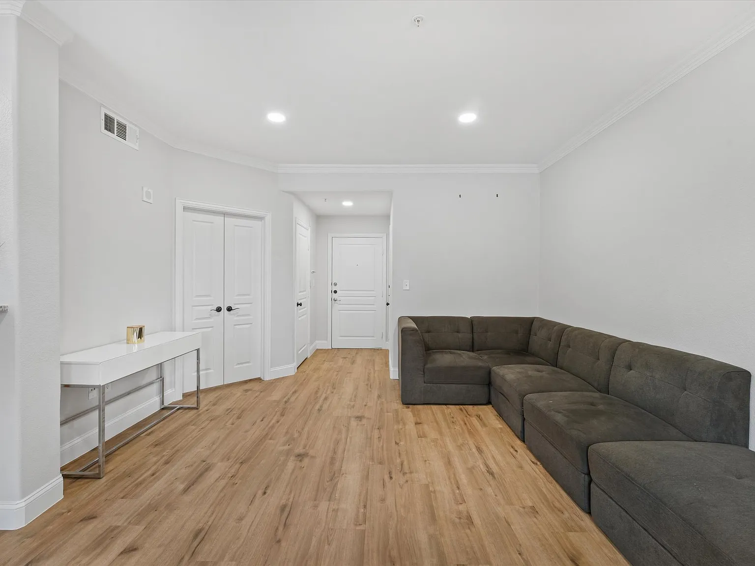 1 bed, 861 sqft, $2,250 — Photo 3