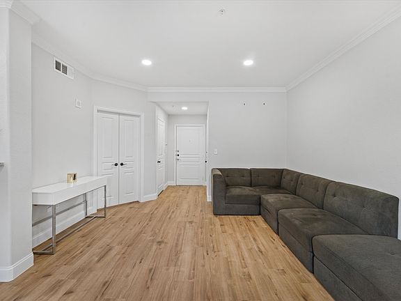 3rd image of 330 Las Colinas Blvd #168