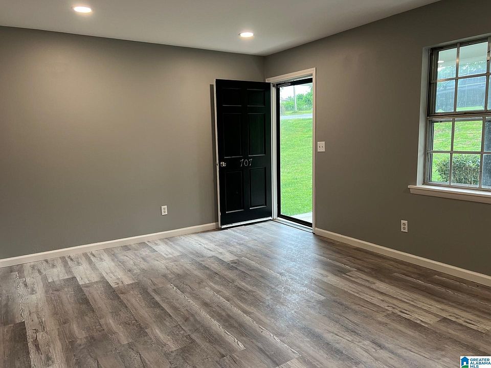 2nd image of 707 Alpine St