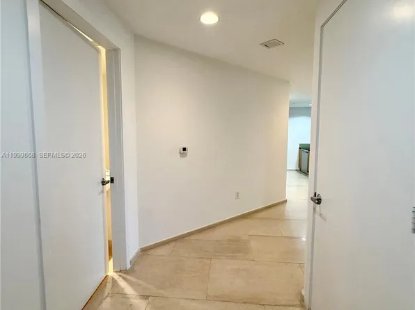 1050 Brickell Ave, Miami, FL