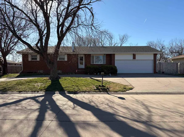 1224 N Ash St, Russell, KS 67665
