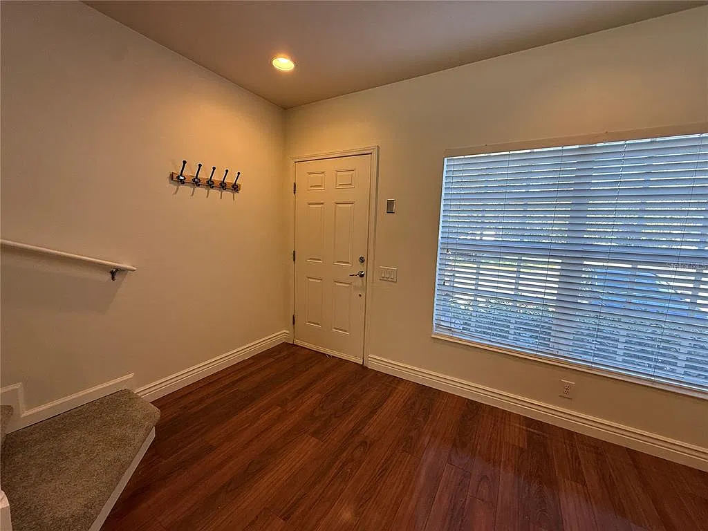 2 bed, 2.5 bath, 1248 sqft, $2,200 — Photo 2