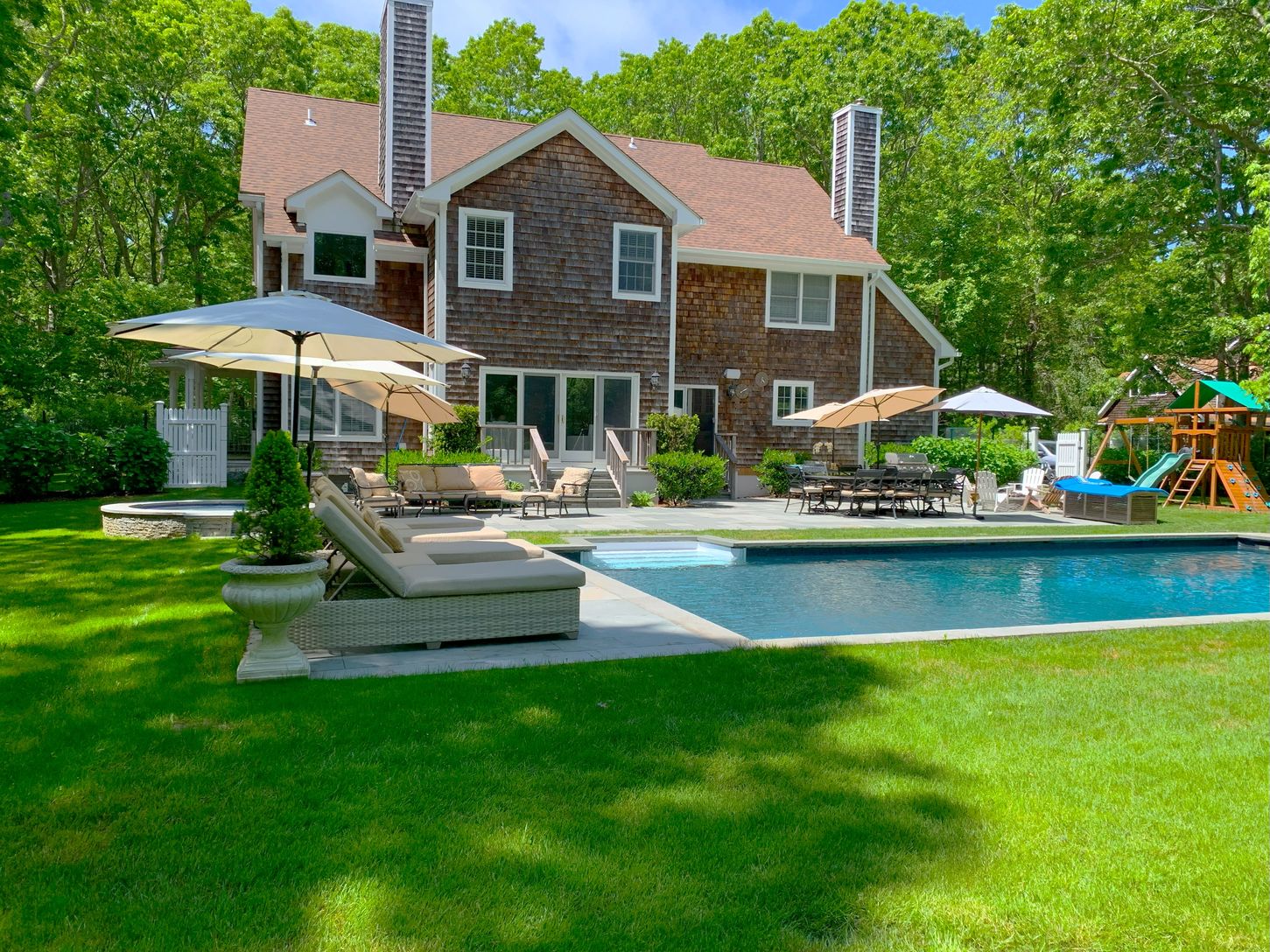 Recreation area with pool and spa