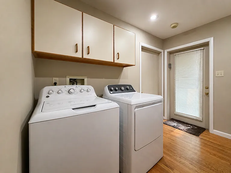 133 E Woods Dr — Photo 13