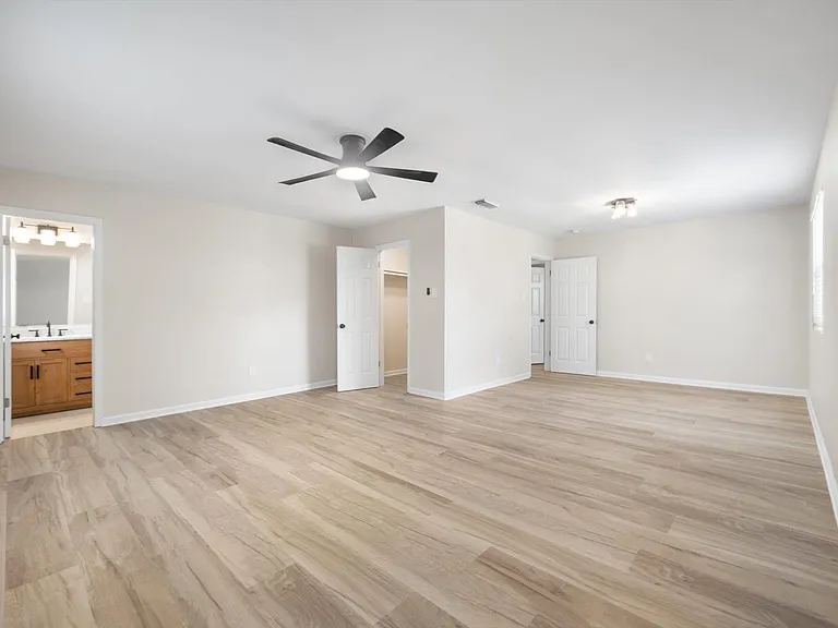 10300 E Rutland Vlg — Photo 18