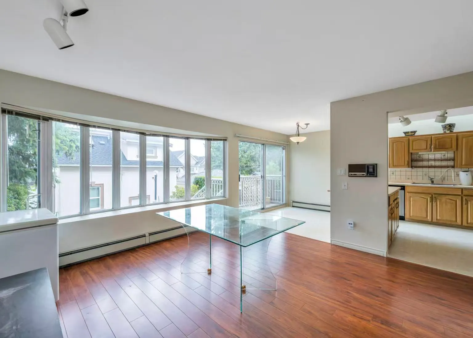 5 bed, 2300 sqft, $5,500 — Photo 4
