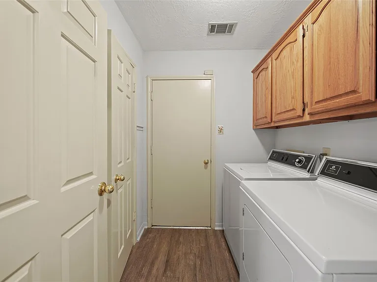 2923 Plantation Wood Ln — Photo 18