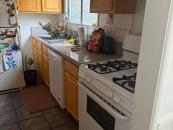 Kitchen w/appliances